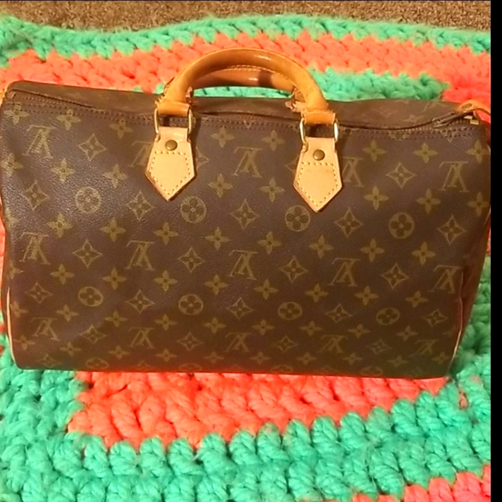 Authentic Louis Vuitton Speedy 35